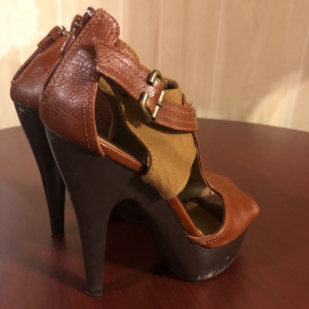 High heels - Picture 3 of 3